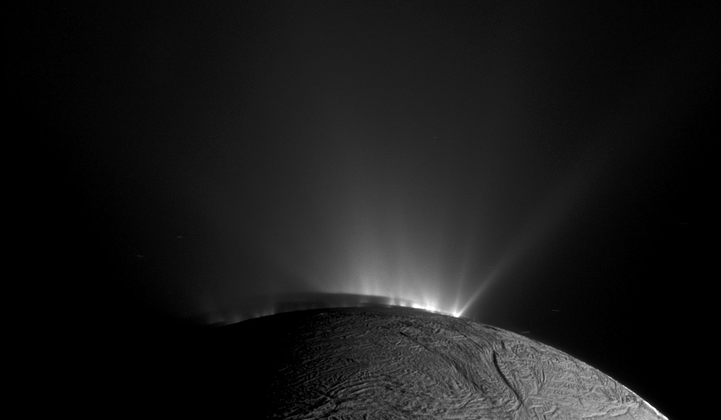 Complex organic molecules from the depths of Enceladus